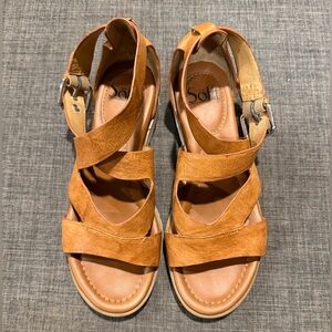 Sofft Women's Brown Strappy Sandals